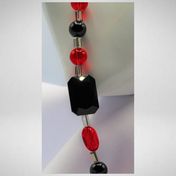 Red and Black Colour Beaded Jewelry Set - Picture 4 of 6